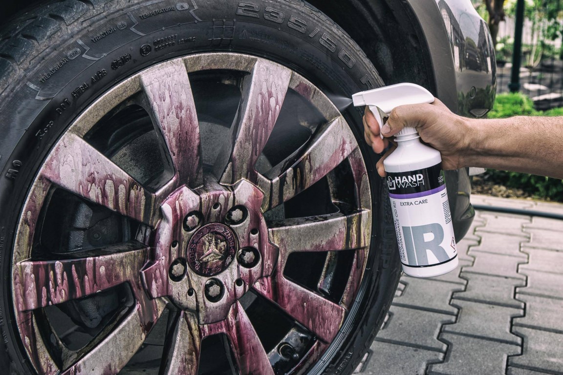 Doplňkové produkty systému autokosmetika HAND WASH EXTRA CARE  na čištění kůže, impregnaci kůže, dokonalé bezpečné čištění disků a dekontaminaci karoserie od náletové rzi.